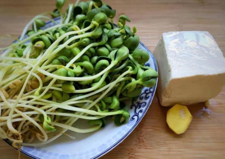 天然的“燃脂菜”找到了，天冷后要多喝它，补钙质，小肚子不鼓了