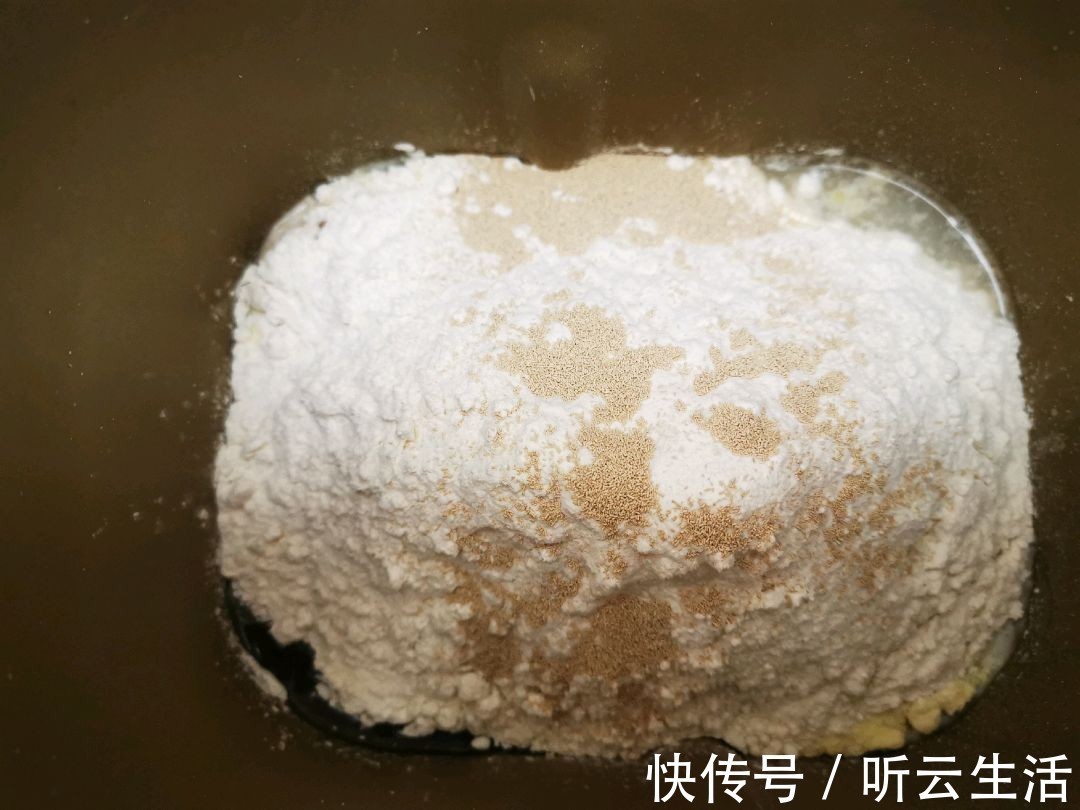 绵白糖|学会做豆沙圈圈面包，再也不用去蛋糕店买了，甜腻浓香真好吃