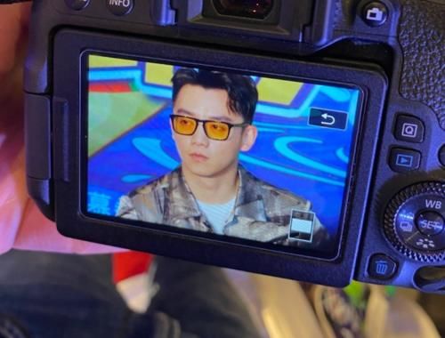 《奔跑吧》发布会现场图，黄旭熙乖巧，蔡徐坤英俊，baby生图比精修还要美