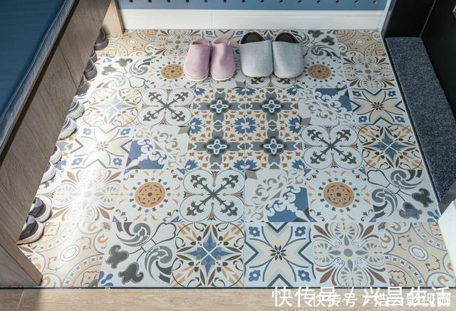 客厅|这对夫妻很有远见，客厅不放沙发茶几，让一家人的感情快速升温