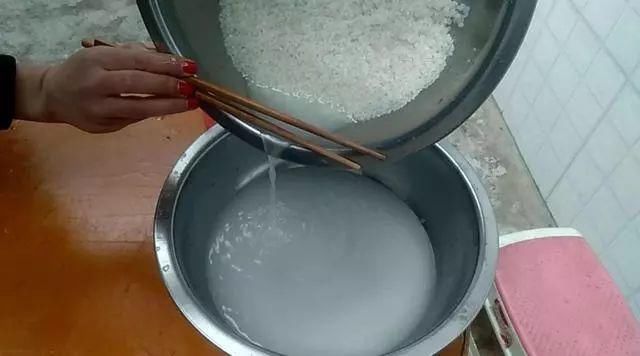 根系生长|6种花爱“喝酒吃醋”,半月来1勺,叶片浓绿滴油,狂开花!