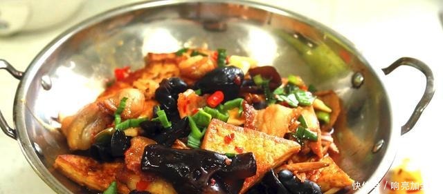 豆腐如何做好吃冬天做一道美味的家常干锅豆腐,好吃又下饭