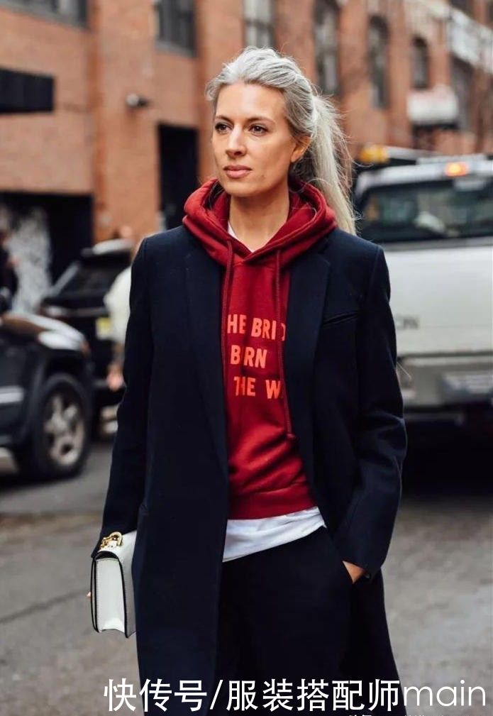 冬季内搭不用太多？教你一衣多穿，用一件连帽卫衣搭出5种风格