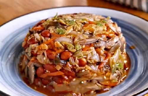  美食精选：白菜加蘑菇，年夜饭必备，男同胞吃了下酒，女人孩子吃了下饭！