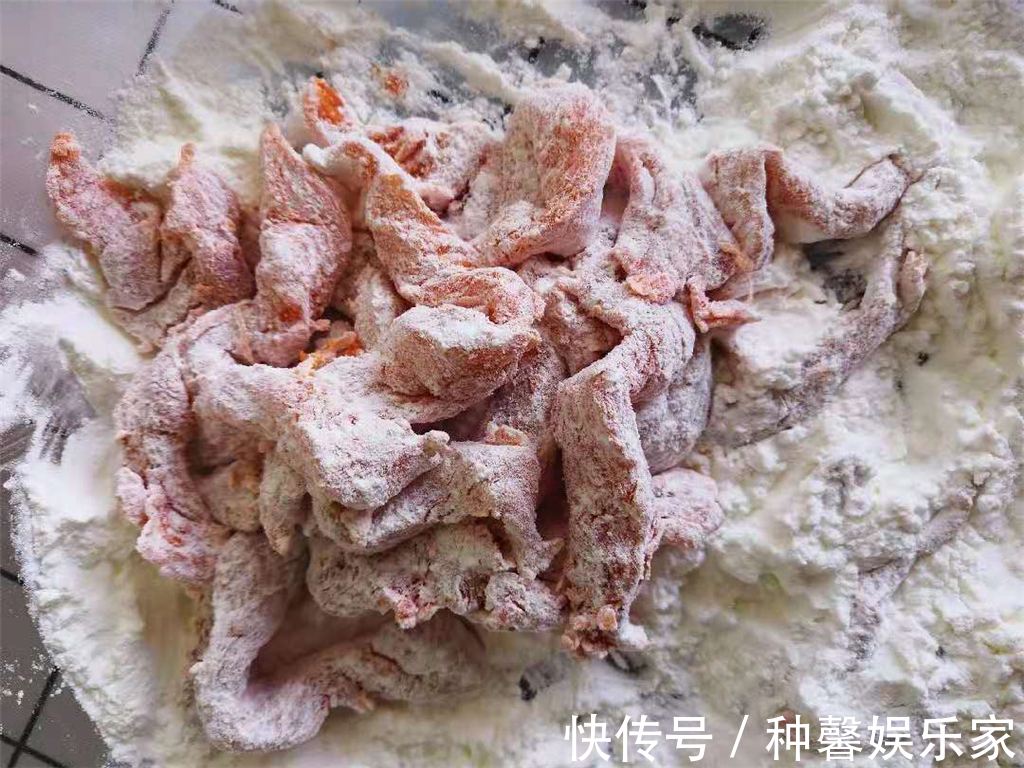 想吃炸鸡柳不用出去买，教你家常做法，又香又脆，孩子吃不够