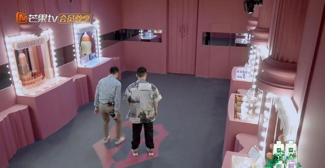 《哥哥》:一開始以為是看哥哥們答題,看完后才發(fā)現(xiàn)原來主角是門