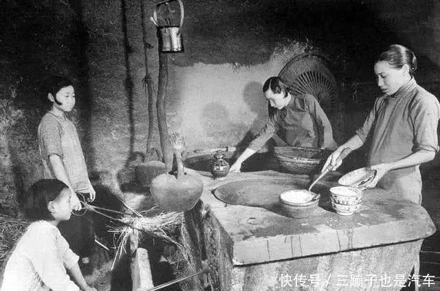 真实|一百年前的农村真实生活老照片，当今的你能呆得了几天