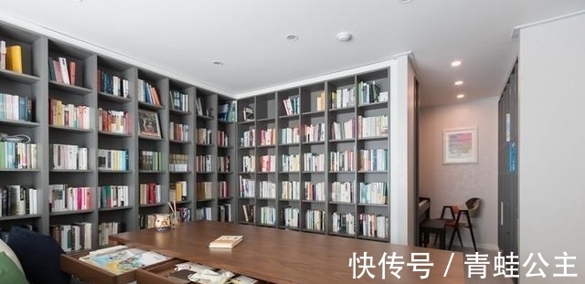 卡座|240㎡足足有4个书房,一家几口各用各的,互不打扰,越看越大气
