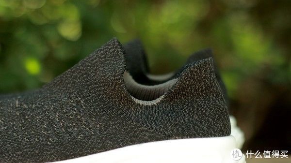 鞋底 比起踩屎感,我更喜欢袜套式,一双鞋才十几元却给你快乐脚感
