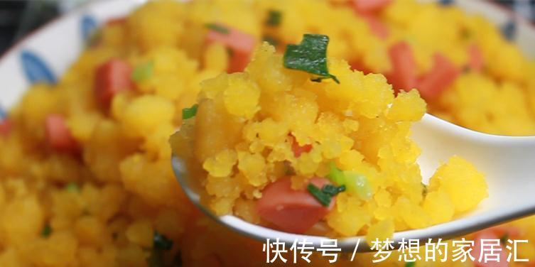 陕西中年夫妻的简约午餐，一盘玉米面走红朋友圈，勾起了儿时回忆