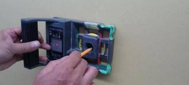 水平仪|国内小锯条开孔落伍了，日本电工2秒就能开一个插座孔