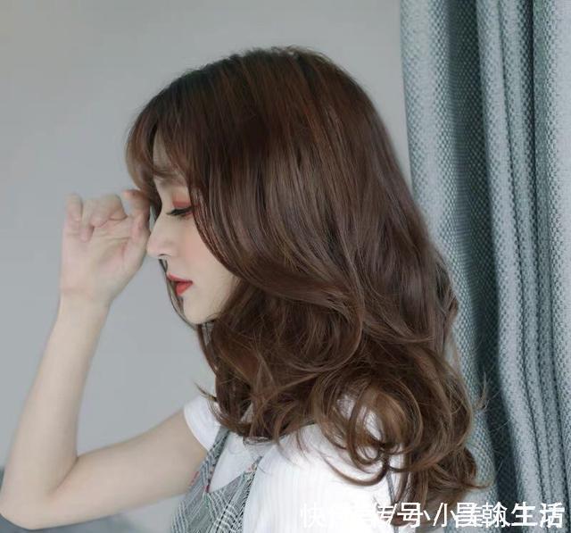 干净利落|扎头发显得干净利落,披头发温柔可爱!