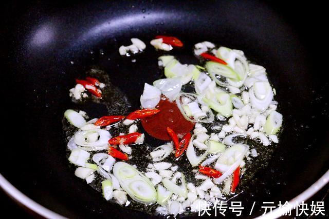 青红椒|既是菜又是饭,土豆换个做法,十元不到,全家吃饱又吃好