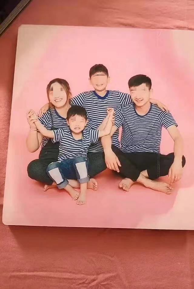 孩子们|女儿发现“全家福”照片没有自己,难过到号啕大哭,妈妈笑翻了