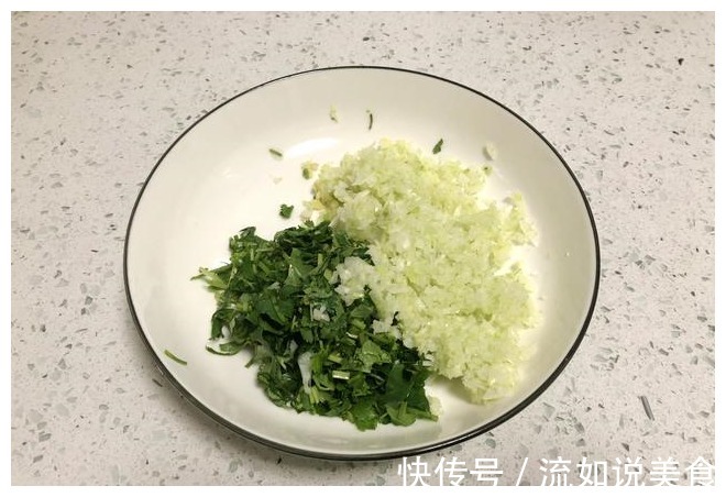 炸萝卜丸子，直接用面粉就错了，多加这3样，丸子外焦里嫩不吸油