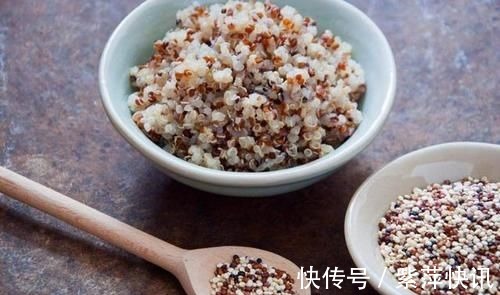 钙质|骨质疏松的“发物”是核桃?想要保护骨骼,医生建议避开1白、2黄