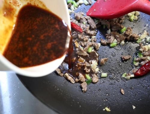 做茄子掌握不好放多少油，牢记这3点，茄子不油不腻，特下饭！