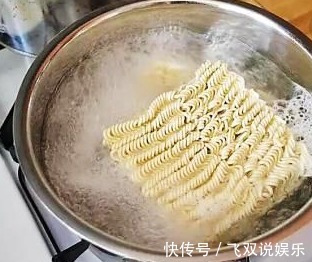 纤手|为什么你煮的方便面不好吃因为少了一步，泡多少次都白搭！