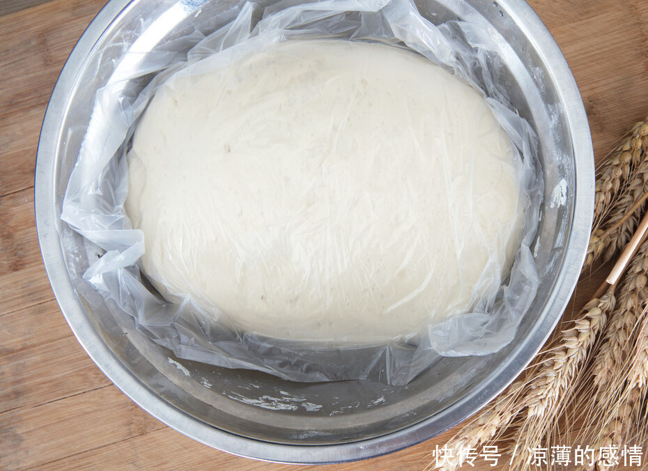 翠绿|做韭菜馅包子,如何保持翠绿不变色调馅时记得多做一步