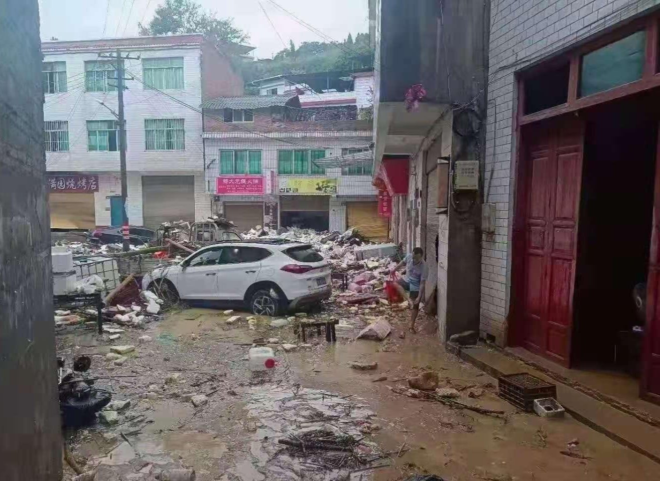 消防|四川古蔺突发暴雨多地受灾 当地消防营救31人，协助转移2000余人