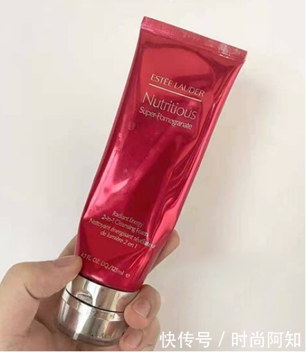 超市里男士洗面奶哪怕买一送一也不要买,全是大皂基,虽然便宜但毁脸