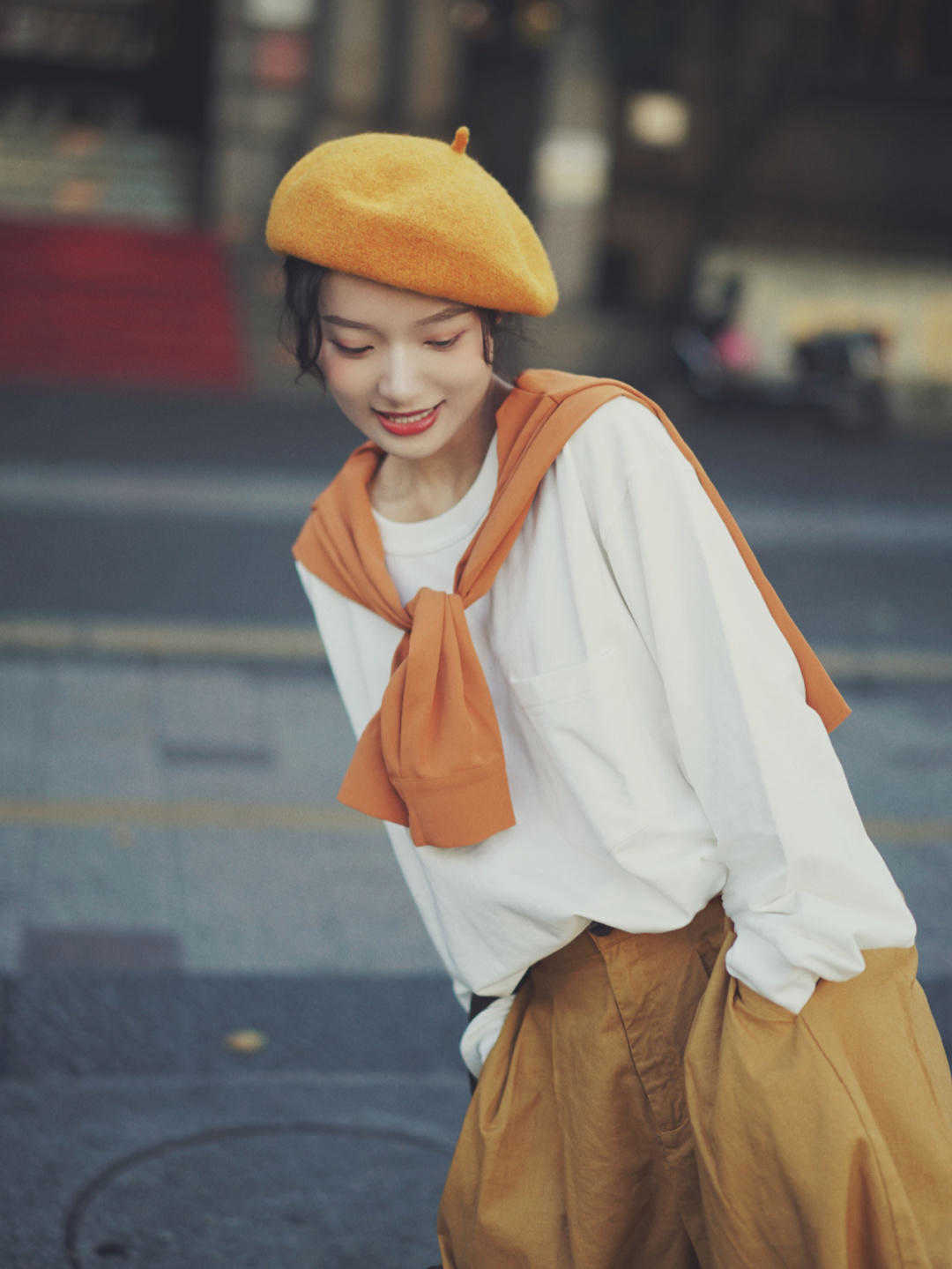 搭配|简约温柔的秋季穿搭,粉紫色针织衫配半身裙优雅大方,高级精致