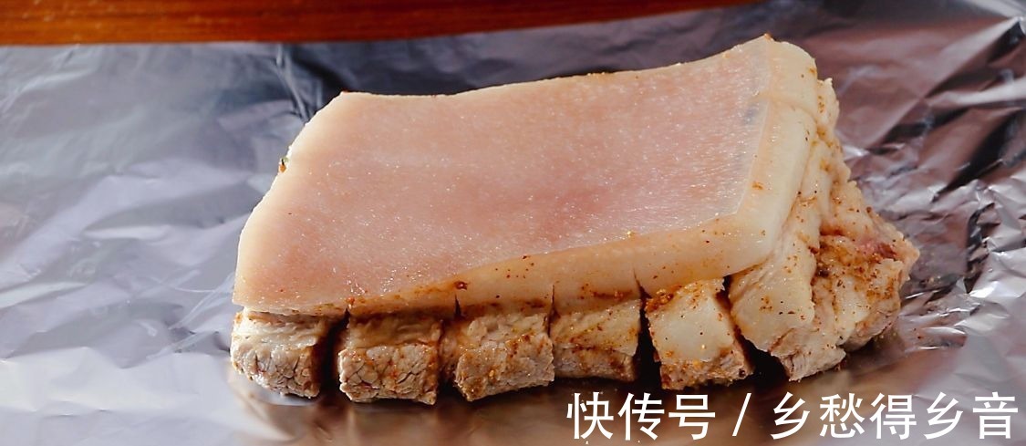 锡箔|脆皮五花肉的家常做法，搭配甜辣酱，开胃又解腻，特别的好吃！