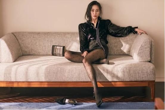 黑丝袜的高级穿法从女明星的照片里学到丝袜穿搭,性感又高级
