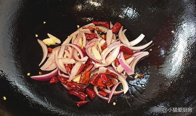 做法|教你炝拌黄瓜条的家常做法，制作简单，清脆爽口味道香辣好吃