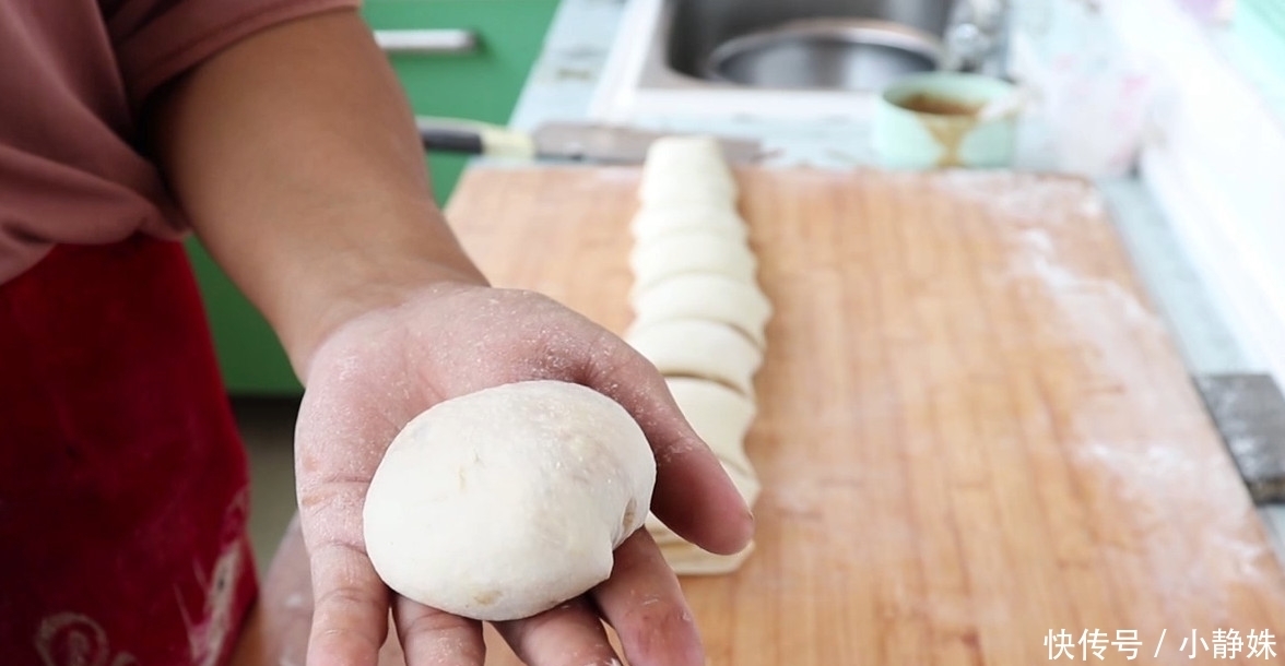 教你在家做麻酱烧饼,香酥爽口,酱香味十足,做法非常简单
