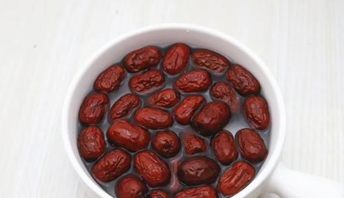 营养|女人补气血的“小零食”,做法很简单,每天来几颗,健康又营养