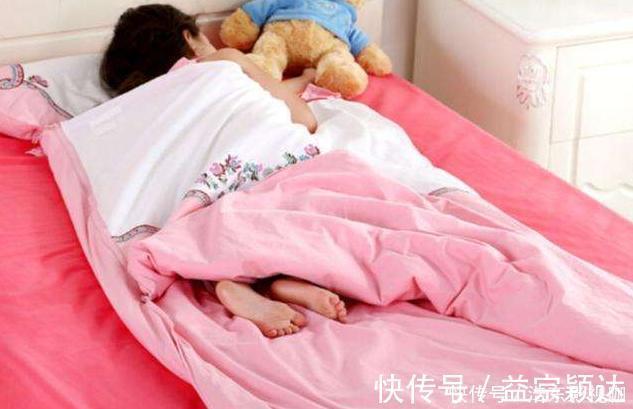 睡眠|宝宝被爸爸的呼噜吵醒，一顿“神操作”让爸爸安静，网友：惹不起