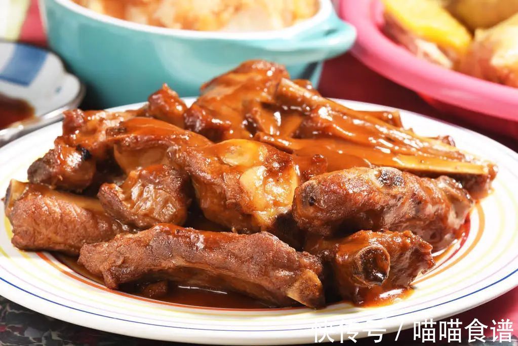 老何说菜丨家庭版红烧排骨，超简单特美味！