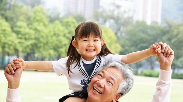 高情商|“奶奶,姥姥说你长得丑”,奶奶的高情商回答受夸赞,好婆婆无疑