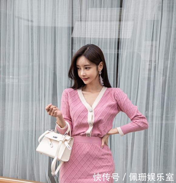 玫红|超美珠珠:玫红暖秋温润雨霖细腻针织裙!