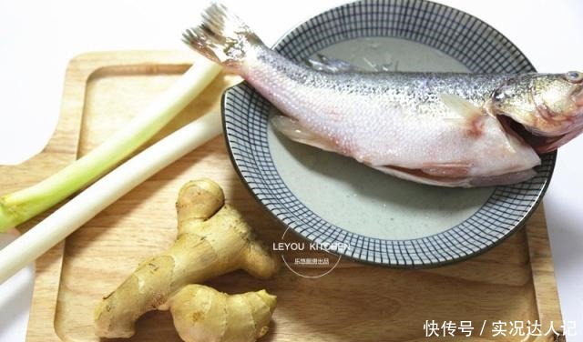 清蒸鱼,鲜嫩好吃不长肉,花几分钟学会,以后就是自己的拿手好菜!