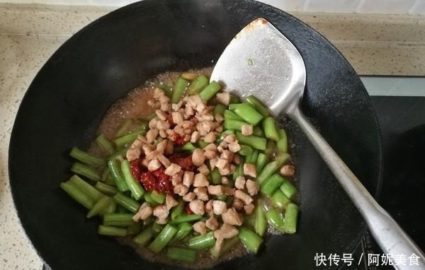 吃腻|大鱼大肉吃腻了，做1盘家常小炒，清爽不油腻，好吃极了！