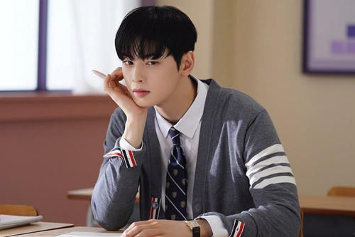 韩剧《女神降临》收官，校草李修浩和本体车银优区别有些大
