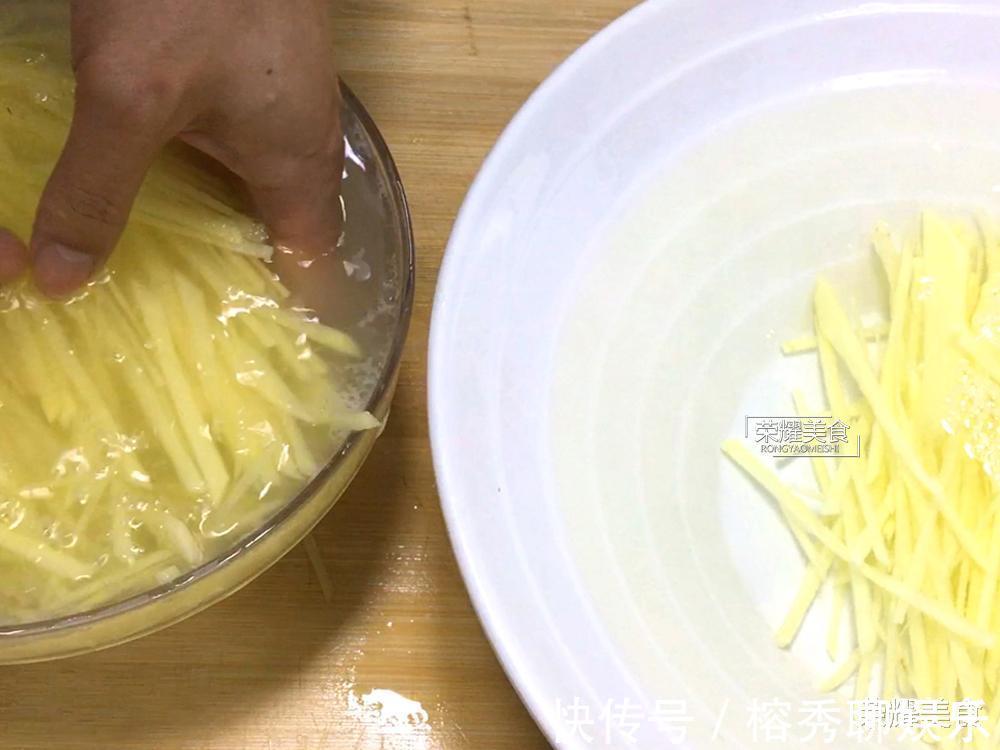 步骤|炒土豆丝时,有的人在第一步就做错了,多加一个步骤,爽脆不发黑