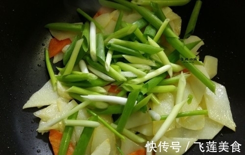 小窍门|炒土豆片我有个小窍门,用油少不放肉,特香,天热吃比肉受欢迎