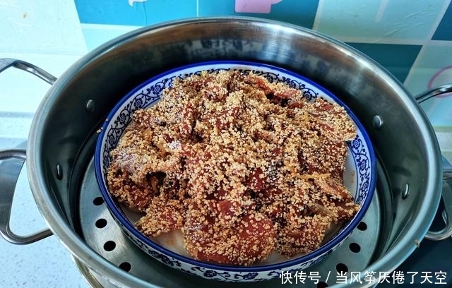 粉蒸肉|一家三口人的午餐，清爽鲜美味道香，网友：这是什么搭配