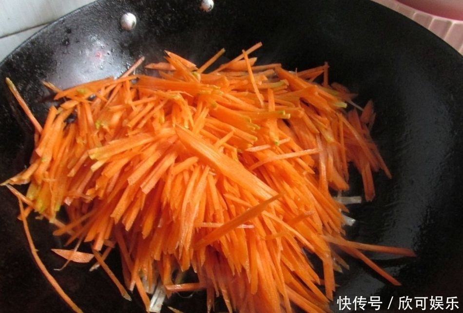 此菜孩子隔三差五就点名要吃,做对1步鲜甜味道好,孩子抢着吃