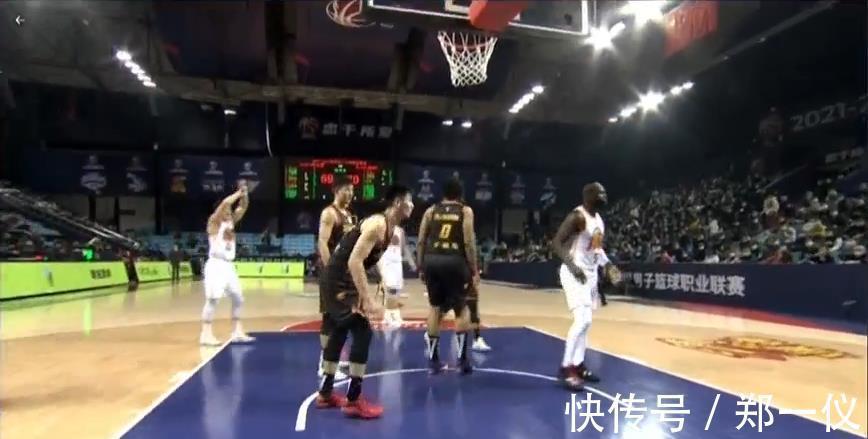 肘击|沈梓捷肘击钟诚,随后的动作,威姆斯等,都应该好好学学
