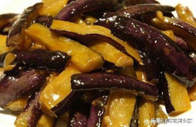 炒茄子先放油那就错了！酒店大厨：茄子不发黑这么炒