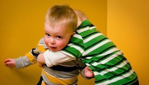 打架|你真的以为小孩打架是闹着玩吗？知道真相的父母不再敢忽视了