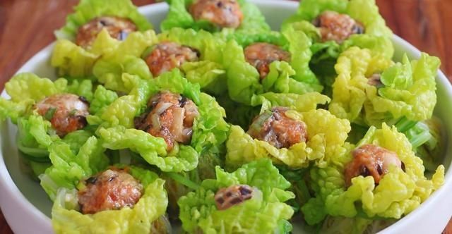 过年要多吃白菜，学会这老吃法，做法简单，鲜香多汁，寓意还特好