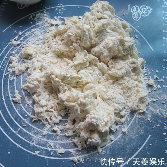 白菜饺子此样调馅太好吃了，做法简单，味道鲜美，好吃停不下来