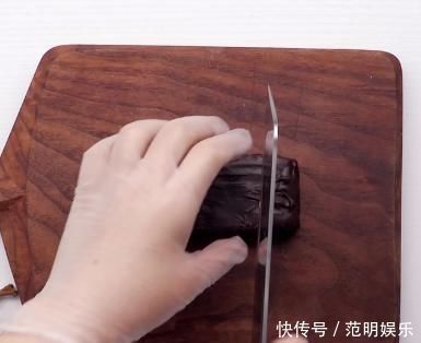 为了避开孩子,只能和老公偷偷在被窝吃,双层美味的巧克力牛轧糖