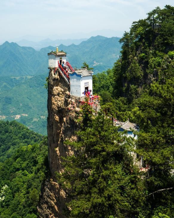 塔云山的上一颗明珠：只由四根柱子撑起，矗立1600米高空近500年