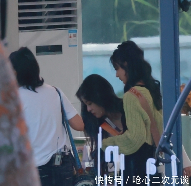 冯绍峰|赵丽颖录制《中餐厅》路透曝光,状态非常好,但这腿瘦得人心痛!